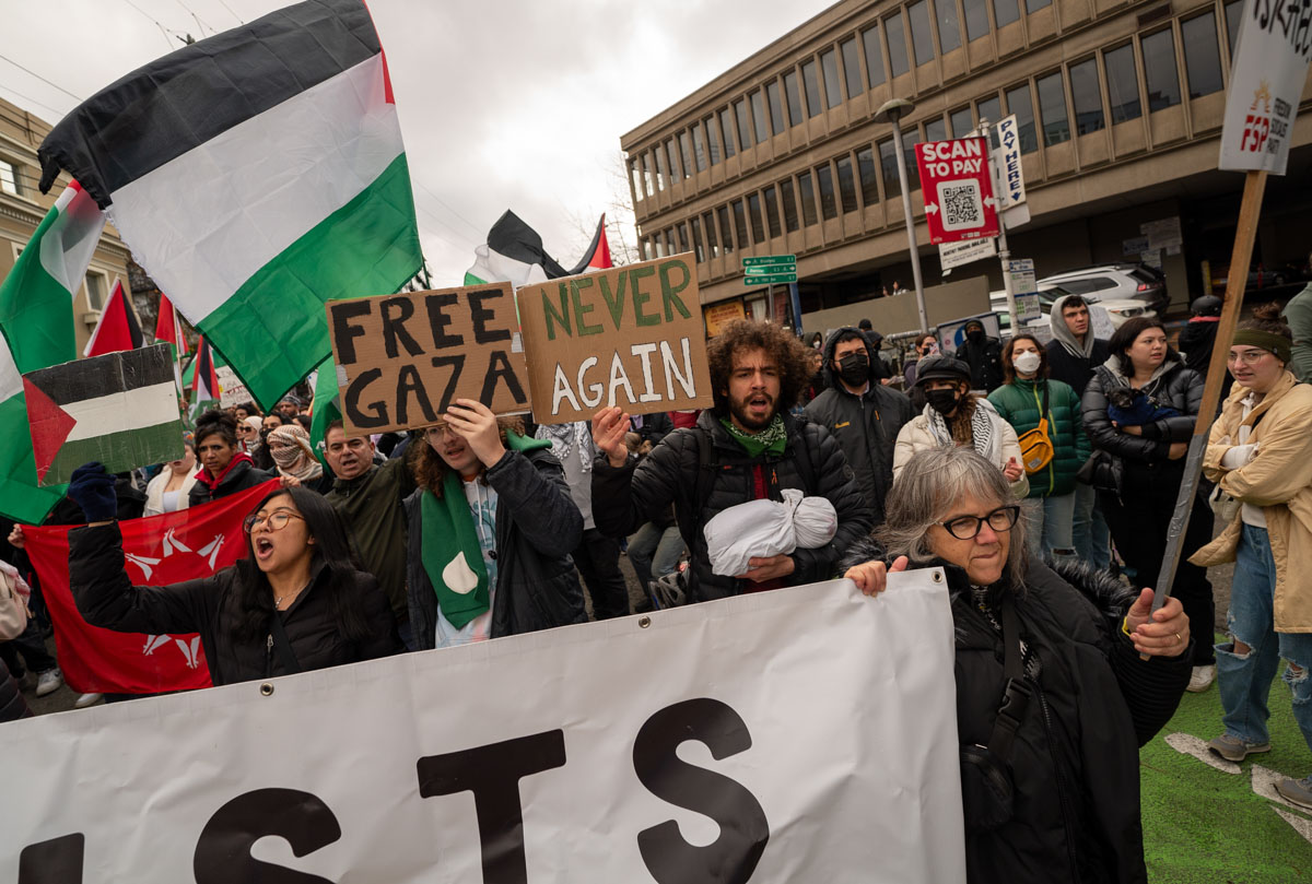 NEWS GLEAMS | Pro-Palestinian Protesters Shut Down I-5; Alaska Airlines ...